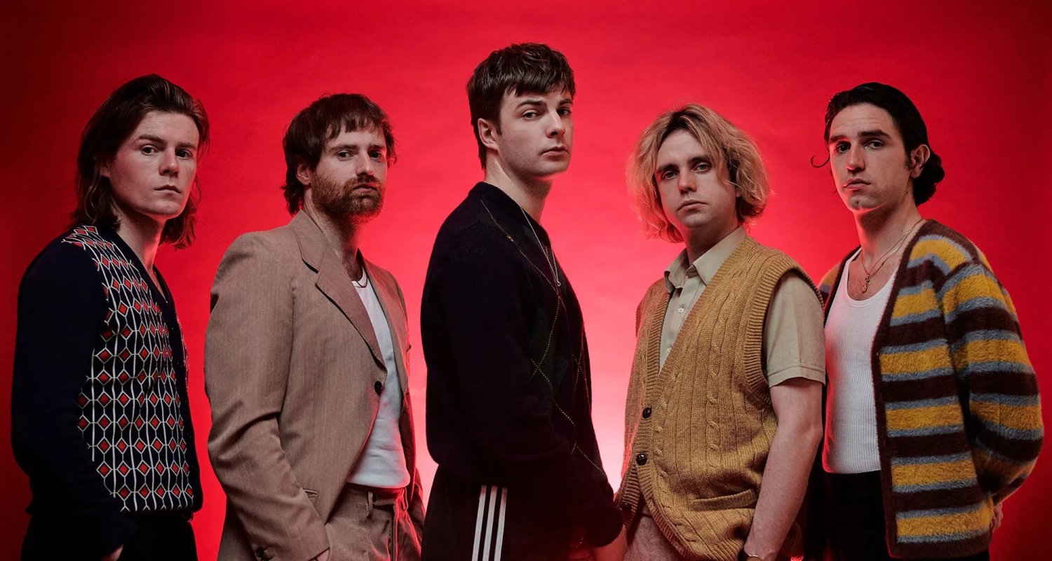 Fontaines DC trade intimacy for stadium weight