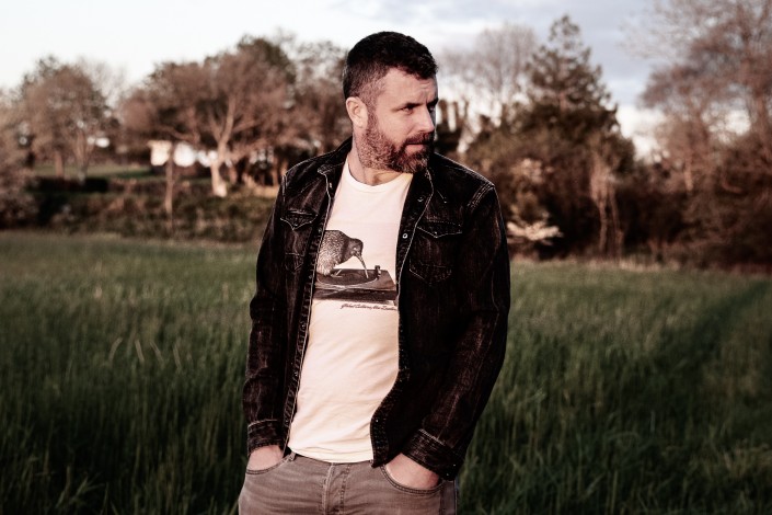 Mick Flannery releases new single & announces his self-titled sixth album.